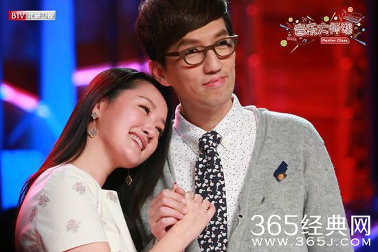 《音乐大师课》林志炫杨钰莹共舞深情凝视，CP感爆棚！