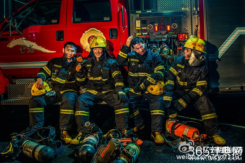 辽宁朝阳消防发硬汉风格大片 似好莱坞海报