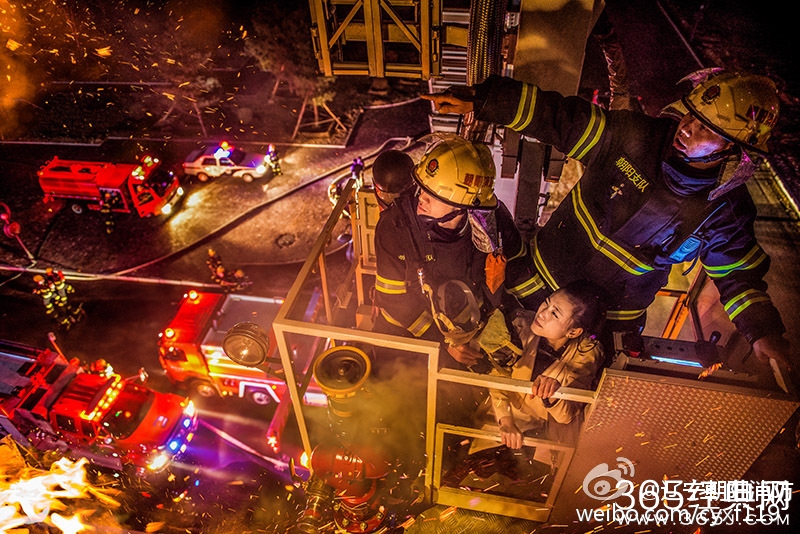 辽宁朝阳消防发硬汉风格大片 似好莱坞海报
