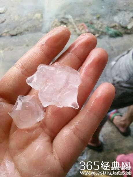 粤东地区遭冰雹大风袭击