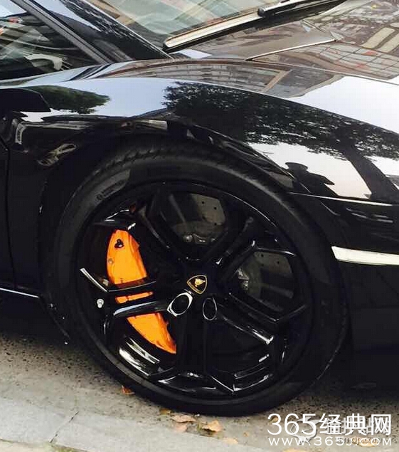 这车够牛X不？我碰都不敢碰一下