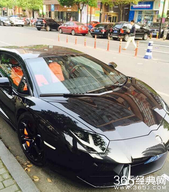 这车够牛X不？我碰都不敢碰一下