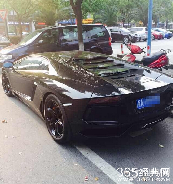 这车够牛X不？我碰都不敢碰一下