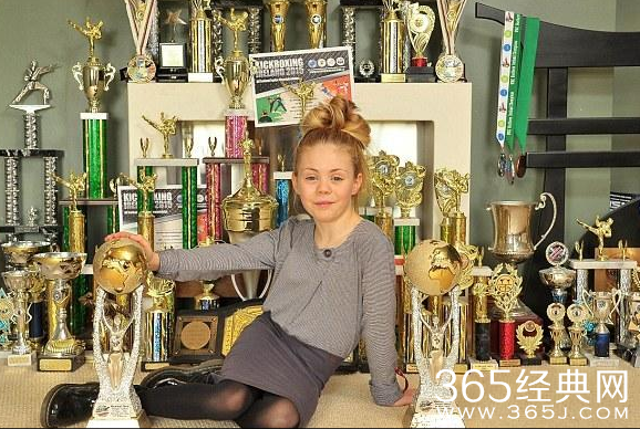 9岁女童武艺惊艳英国达人秀