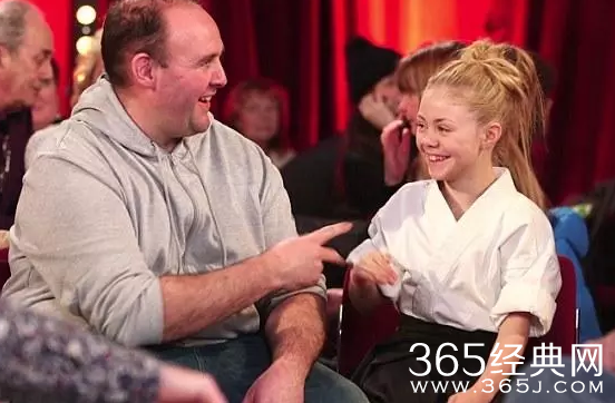 9岁女童武艺惊艳英国达人秀