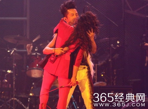 庾澄庆回应同居传闻