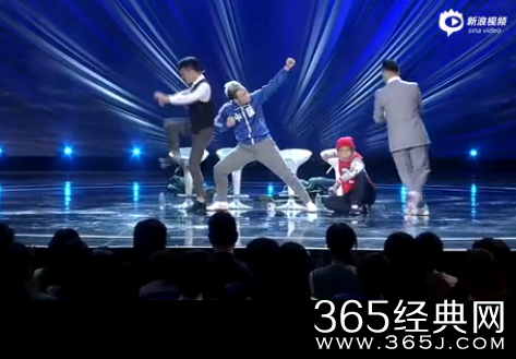 小沈阳录《欢乐喜剧人》掉下舞台现场视频 幸好没受伤