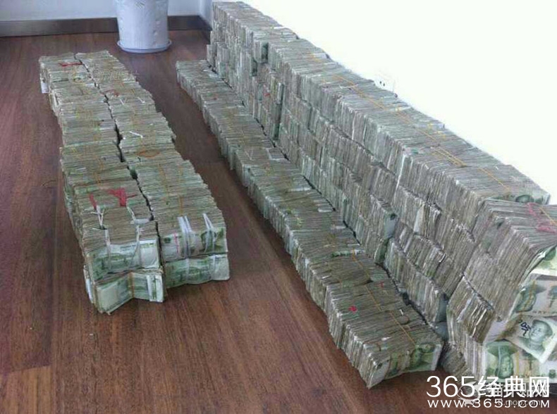 背200多斤零钱买宝马 好想认识这样的女神