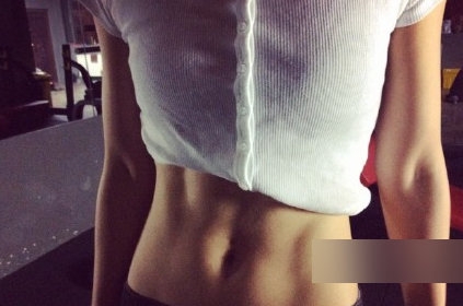 马甲线是什么怎么练的 袁珊珊马甲线照片及锻炼方法揭秘