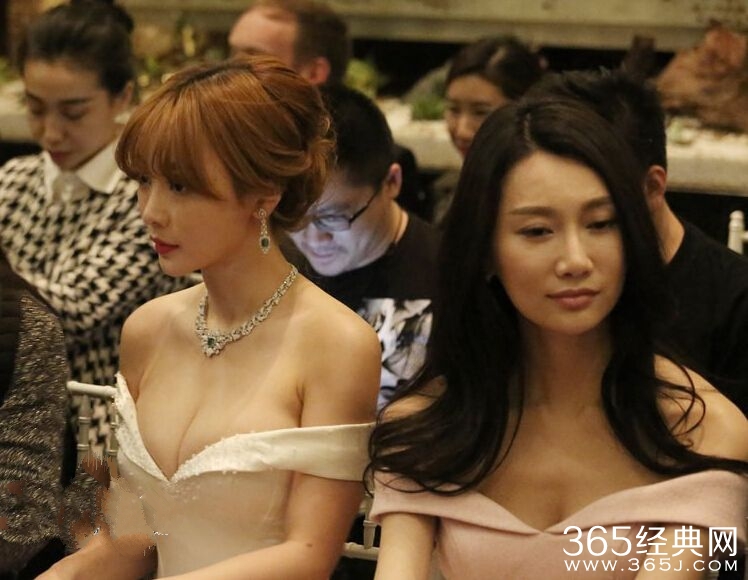 李斯羽胸围多大三围揭秘_柳岩撞衫李斯羽丰乳更胜一筹_365经典网