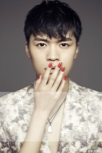 宁桓宇新歌《你觉得我配她吗》mp3试听歌词下载