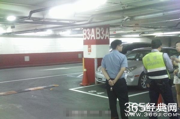 天上掉馅饼？小车雨刷夹着3千元 车主高兴10秒后暴怒