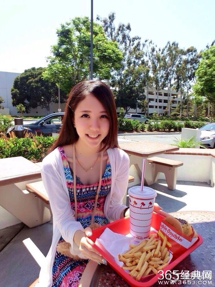 台湾校花化身美少女战士 大长腿被赞太美了！