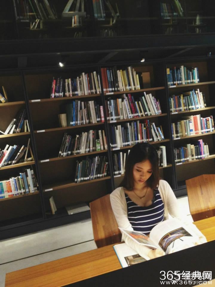 台湾校花化身美少女战士 大长腿被赞太美了！