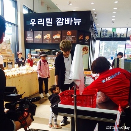 《超人回来了》EXO灿烈,伯贤与书言,书俊享受快乐时光图片