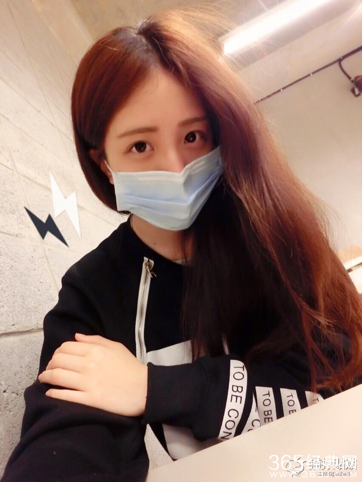 台湾校花化身美少女战士 大长腿被赞太美了！