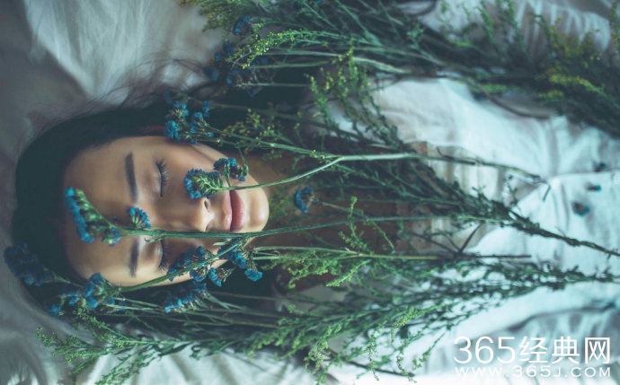 北电状元厉梦帆大尺度床照写真 厉梦帆有男朋友吗家境揭秘