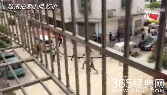 长沙街头大规模械斗视频在线观看 械斗原因疑似赌博纠纷