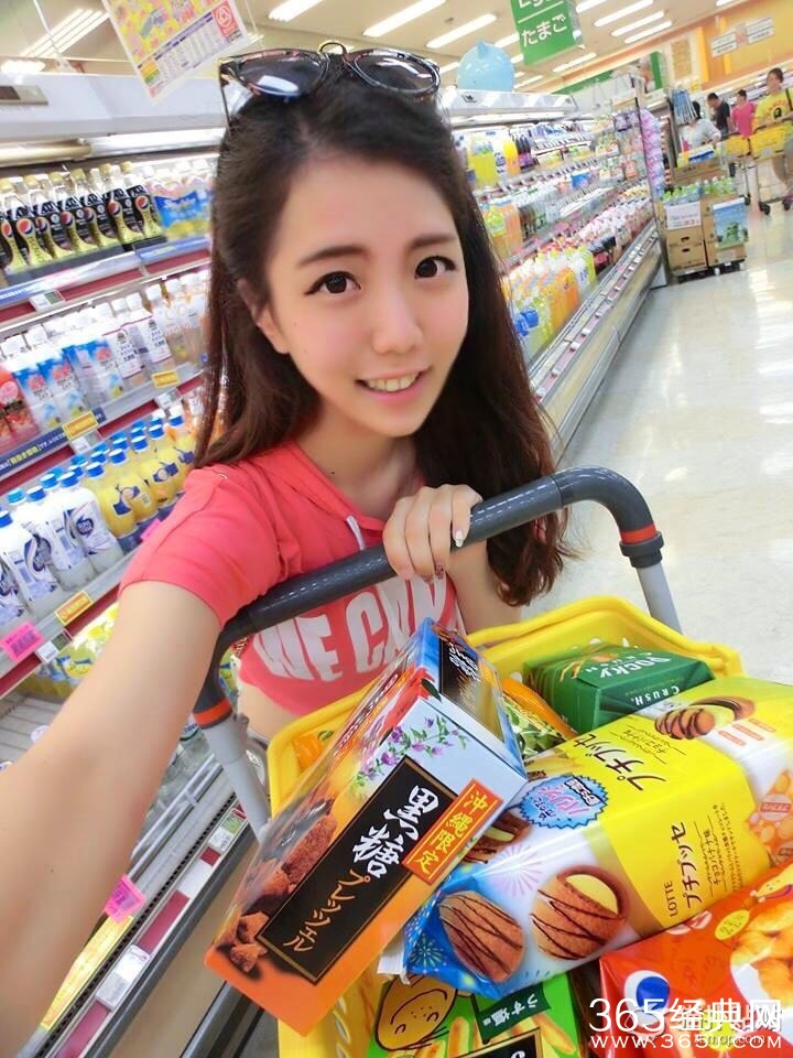 台湾校花化身美少女战士 大长腿被赞太美了！