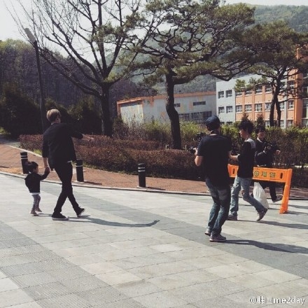 《超人回来了》EXO灿烈,伯贤与书言,书俊享受快乐时光图片