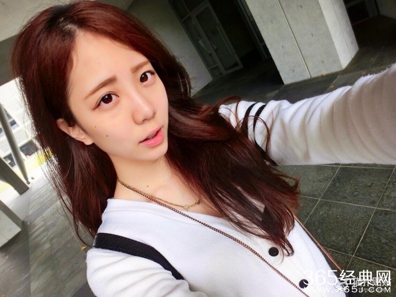 台湾校花化身美少女战士 大长腿被赞太美了！