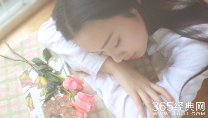 北电状元厉梦帆大尺度床照写真 厉梦帆有男朋友吗家境揭秘