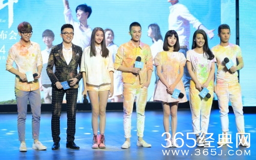 电影《左耳》发布会：马思纯“女生”身份被怀疑 欧豪主动献“额咚”