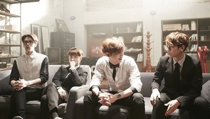 《我的邻居是EXO》OST女生插曲《Sweet Dream》歌词MP3试听