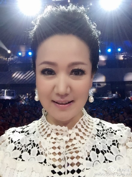 刘桂娟微博炫头饰“点翠头面” 个人资料微博美照热搜