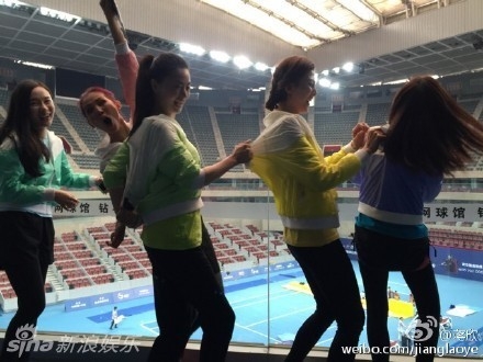 奔跑吧兄弟2蔡少芬美女特辑怎么分组的_跑男2美女特辑还有哪些嘉宾_365经典网