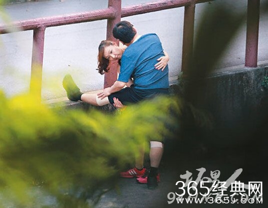 街头与黄玉郎缠绵的女子是谁_64岁黄玉郎个人资料及背景揭秘_365经典网