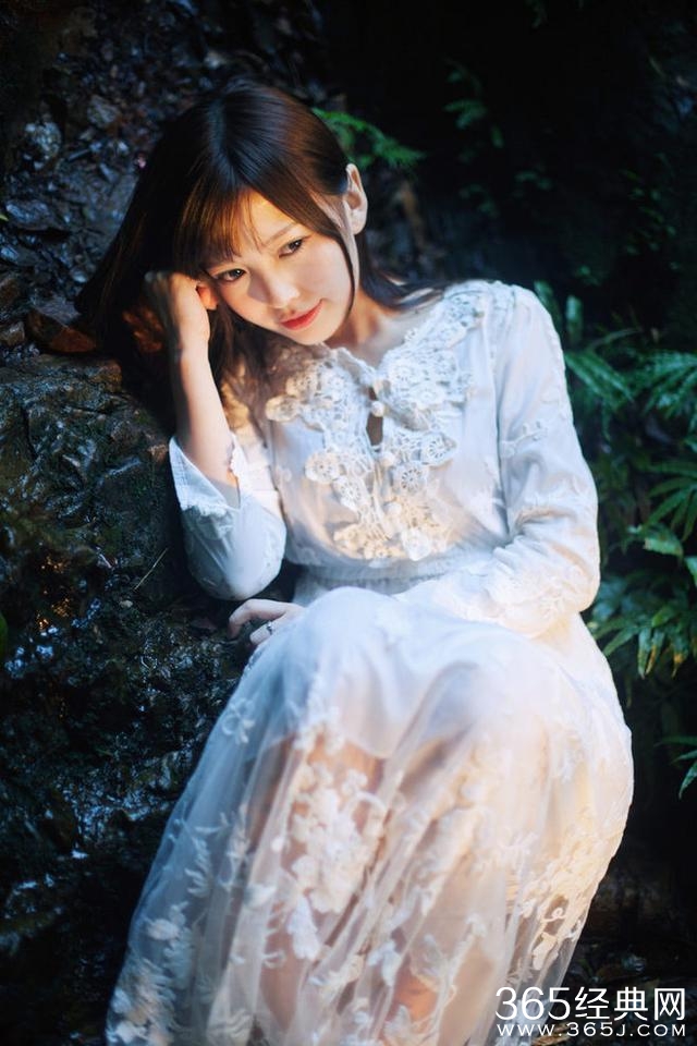 唯美的句子：重要的不是什么都拥有，而是你想要的恰好在身边