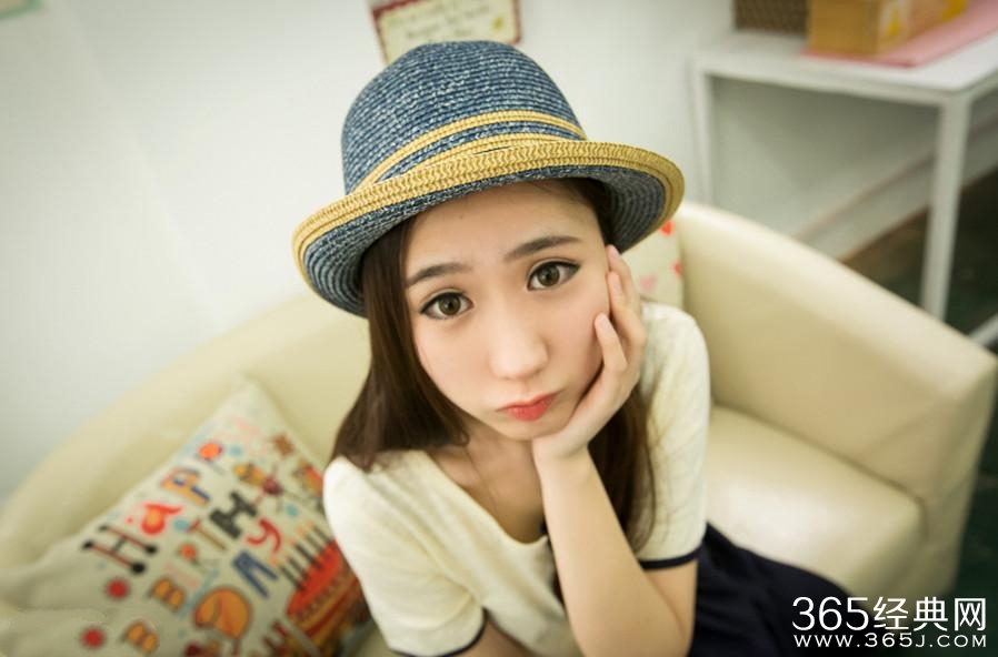 90后美女幼师性感美照爆红