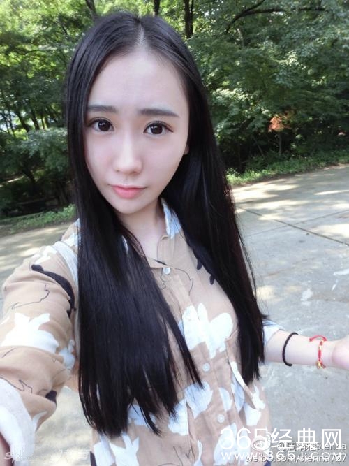 90后美女幼师性感美照爆红