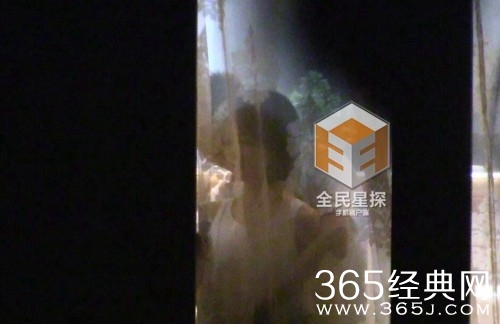 周冬雨承认恋情年初交往:以后会拉窗帘