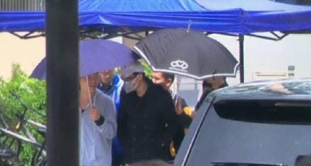 大学男生假扮吴亦凡引媒体偷拍 造成骚动被带走