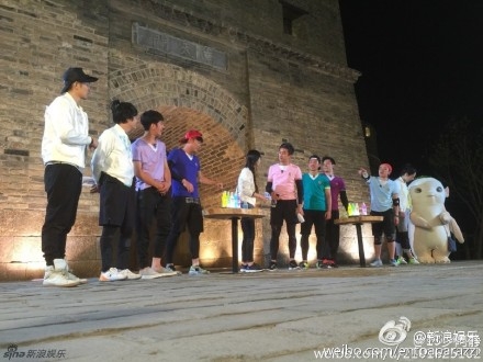 钟汉良《奔跑吧兄弟2》现场录制图片曝光 萌宠胡巴抢镜