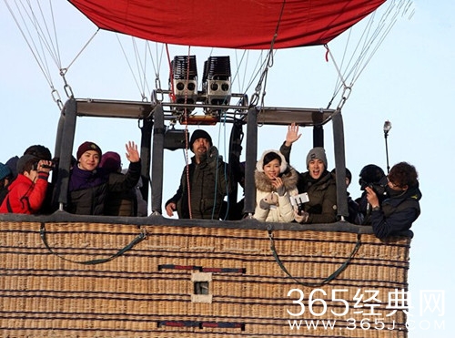 花样姐姐20150426期插曲坐热气球时英文背景音乐是什么