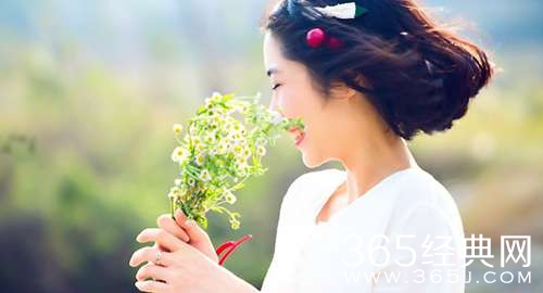 即使自己不快乐，也绝不去打扰别人的幸福，这是原则