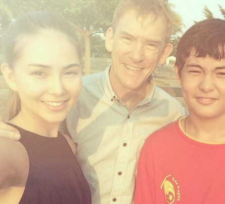 昆凌父母的离婚是因为她的学坏？