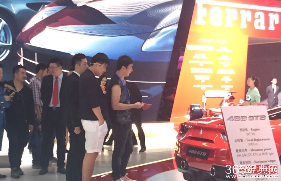 国民老公王思聪现身上海车展 没买到《速7》超跑不开心