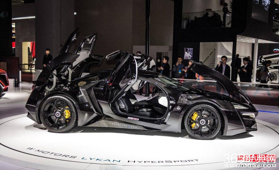 国民老公王思聪现身上海车展 没买到《速7》超跑不开心