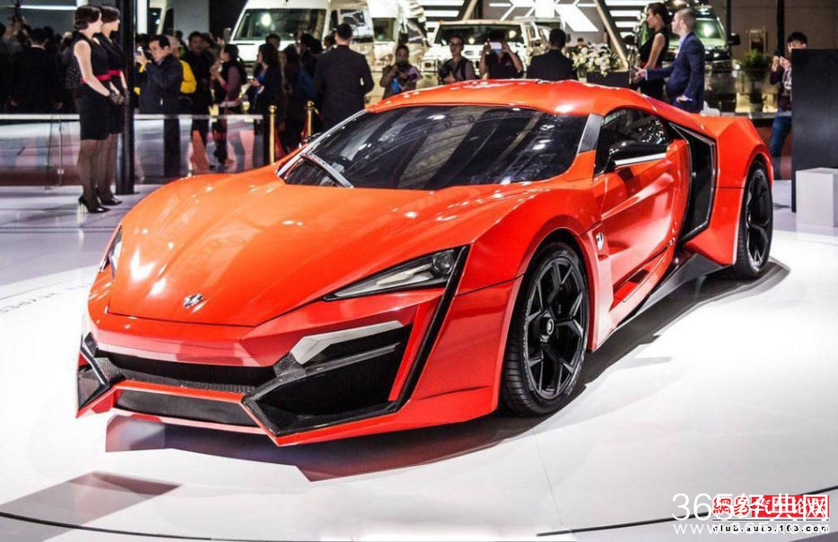 国民老公王思聪现身上海车展 没买到《速7》超跑不开心