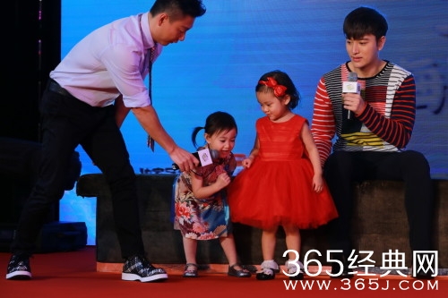 《爸爸回来了第二季》发布会：Jagger自创摇滚歌曲 奥利甜馨回归