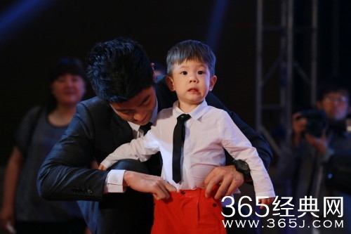 《爸爸回来了第二季》发布会：Jagger自创摇滚歌曲 奥利甜馨回归