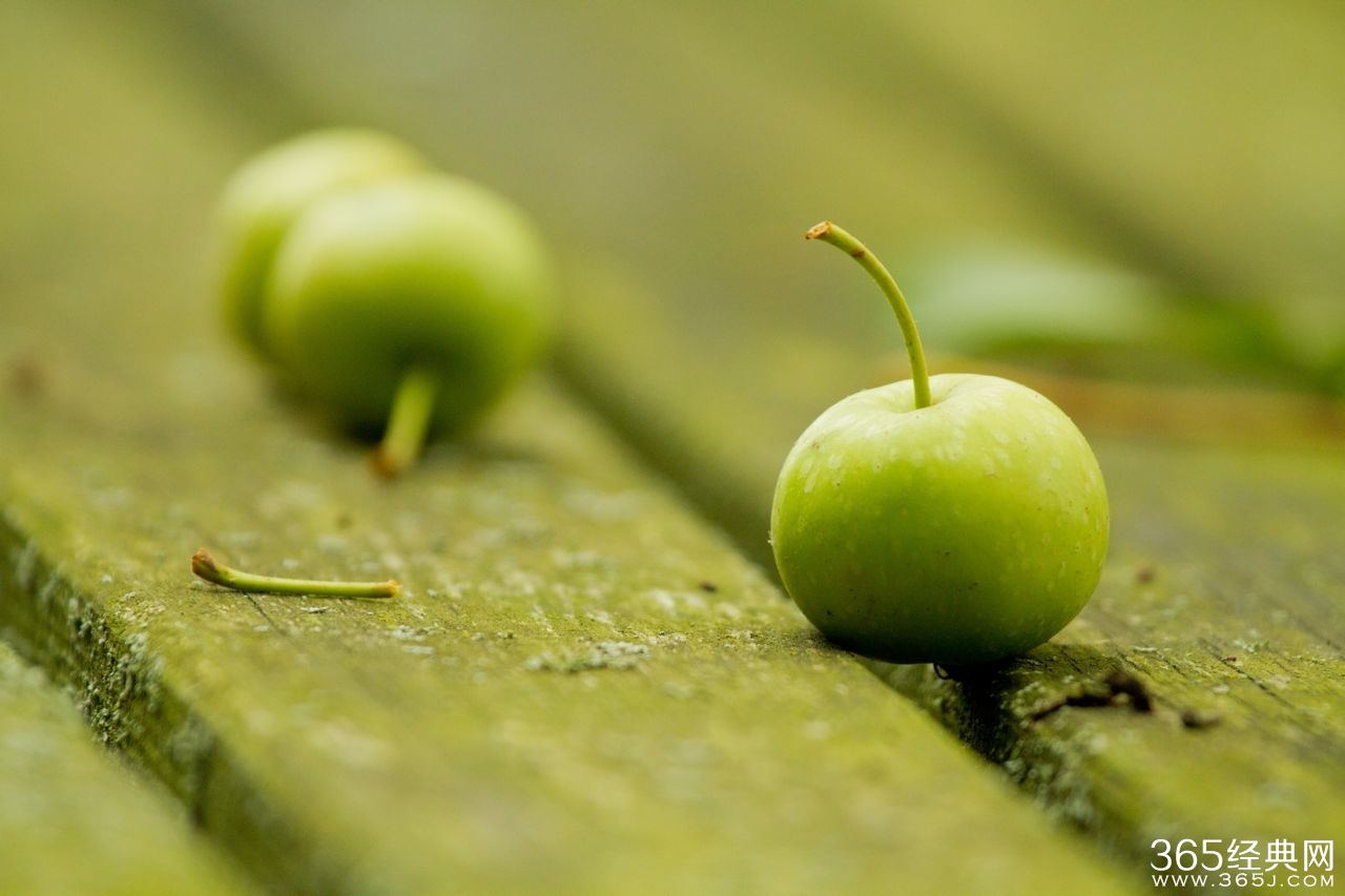 卖水果小伙子的故事