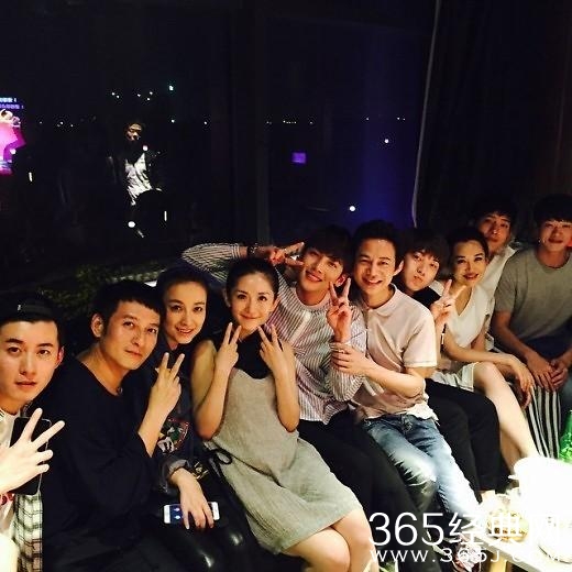 池昌旭快乐大本营录制完毕_发大合照为何炅庆生_粉丝大呼池昌旭好可爱