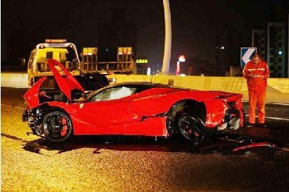 撞毁法拉利车主是贾青男友？