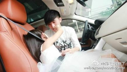 相差18年的兄妹，超有爱！！！