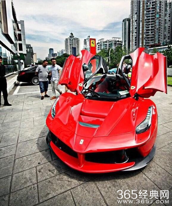 上海法拉利车主秦奋king家庭背景曝光 秦奋king和王思聪什么关系